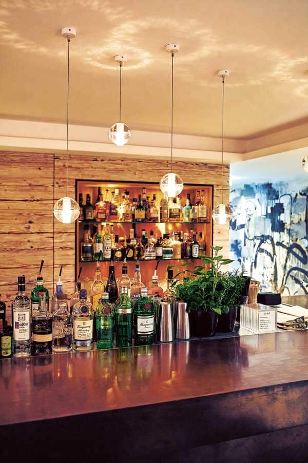 Restaurant Storstad Bar mit Graffitiwand