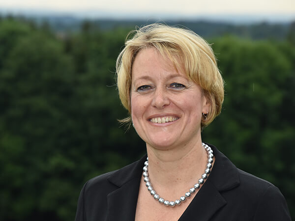 Porträt der musikalischen Leiterin Cornelia von Kerssenbrock