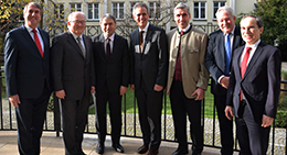 Das Treffen von LfA Förderbank Bayern und Vertretern des Sparkassenverbands Bayern:<br /><p>Dr. Thies Claussen, Dr. Otto Beierl, Roland Schmautz, Dr. Ulrich Netzer, Walter Strohmaier, Albrecht Stolle, Hans Peter Göttler (v. l. n. r.)</p>